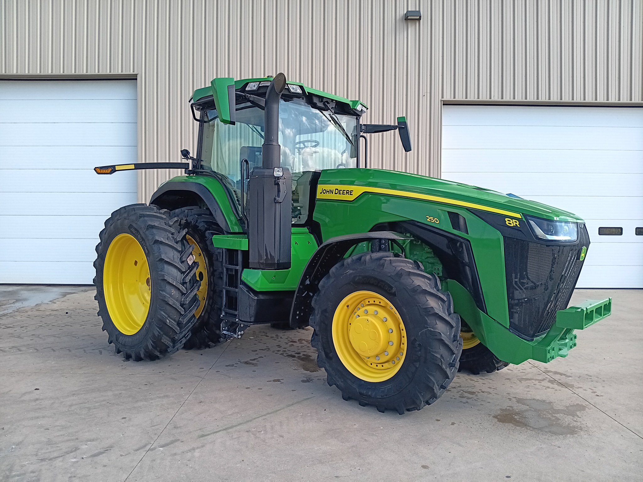 2024 John Deere 8R 250 Image 1