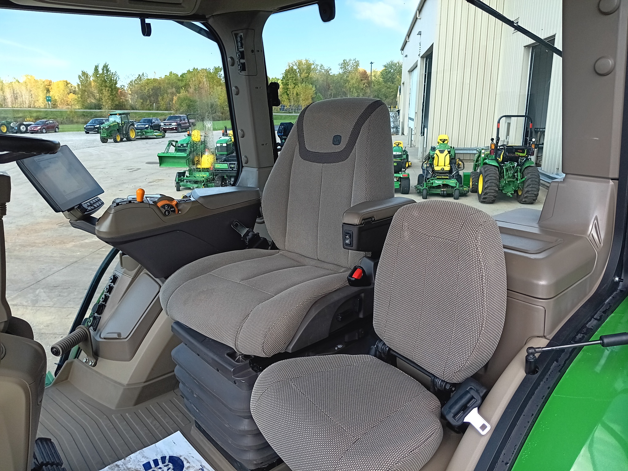 2024 John Deere 8R 250 Image 9