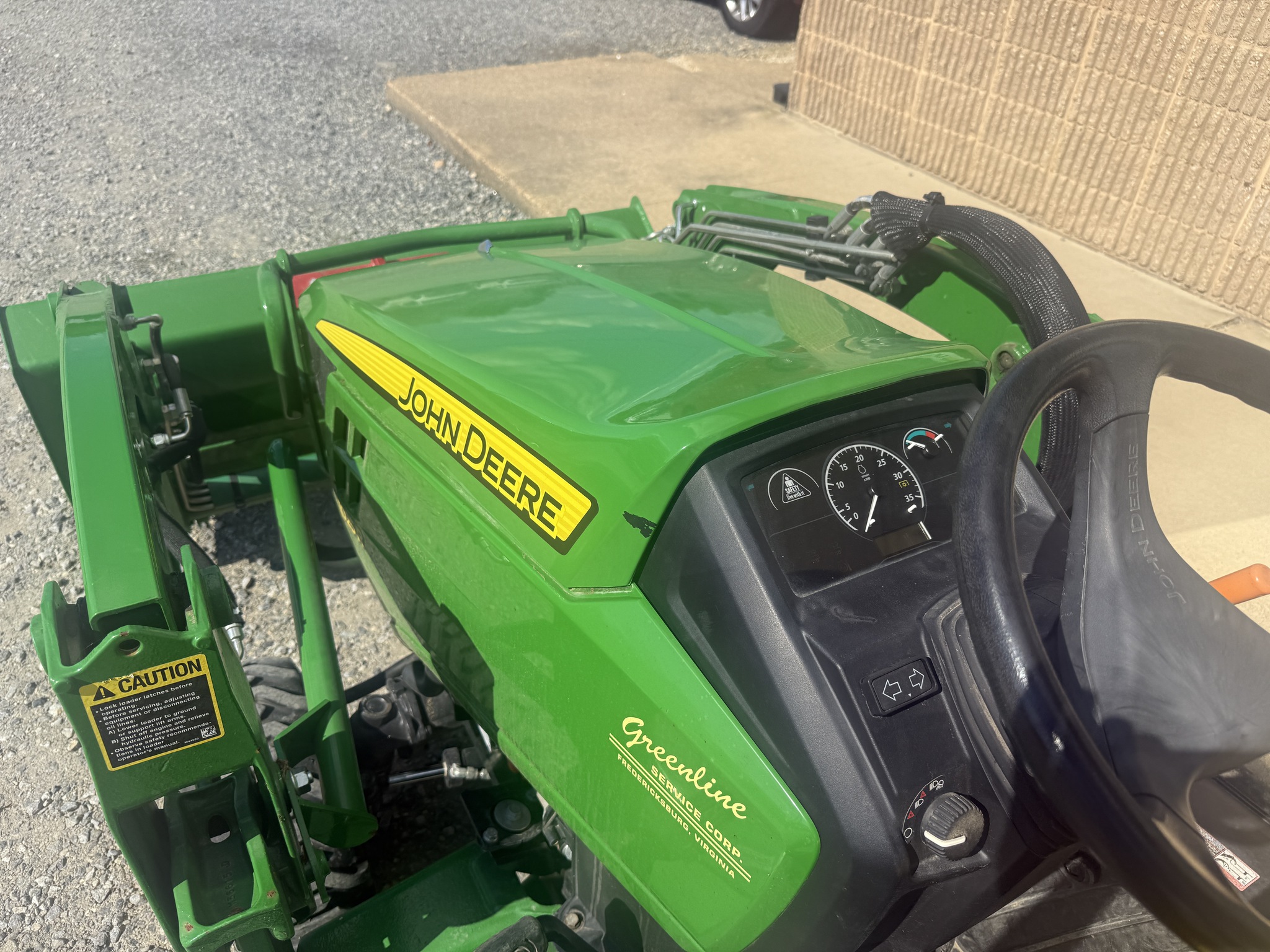 2017 John Deere 1025R Image 8