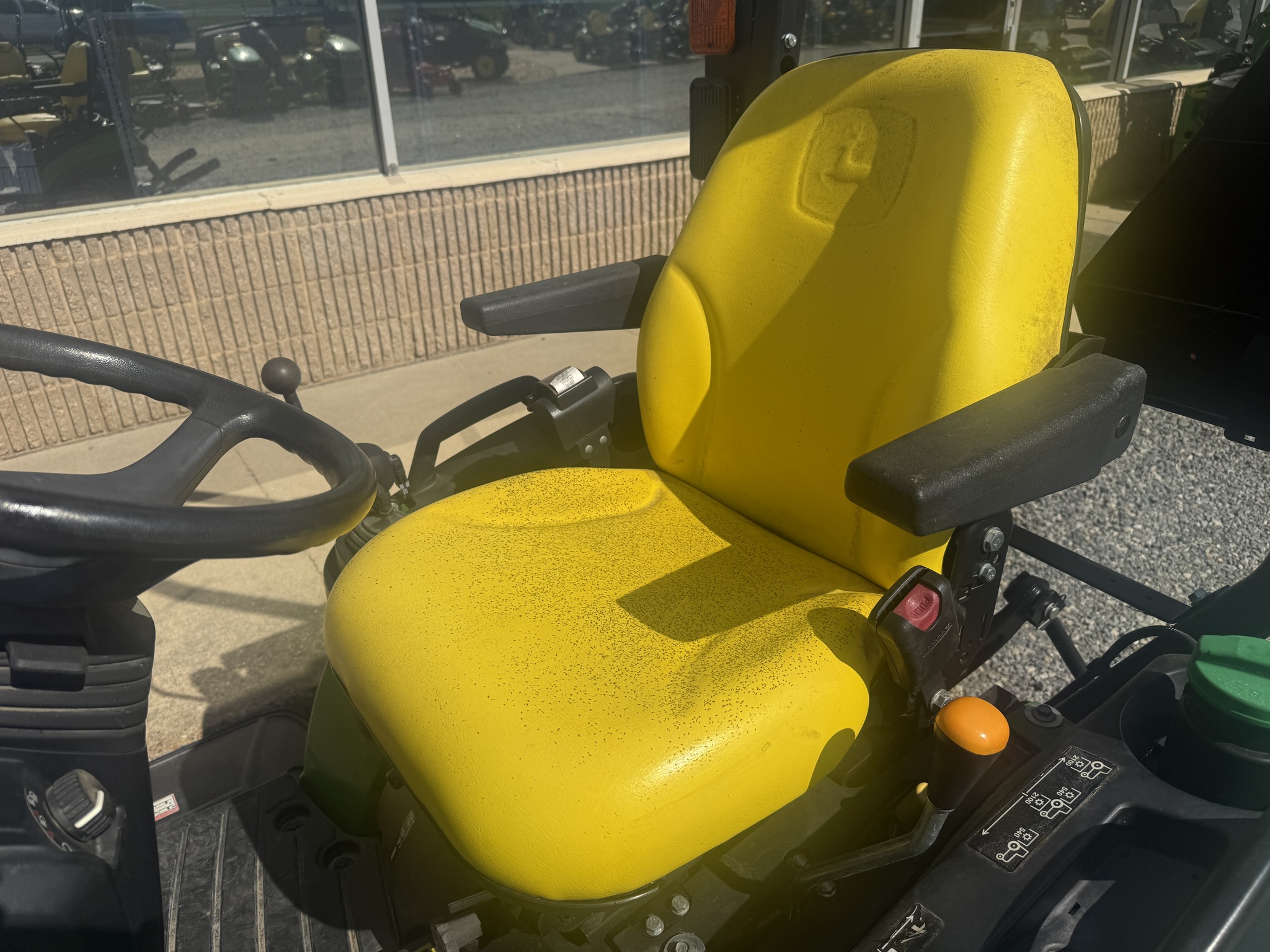 2017 John Deere 1025R Image 7