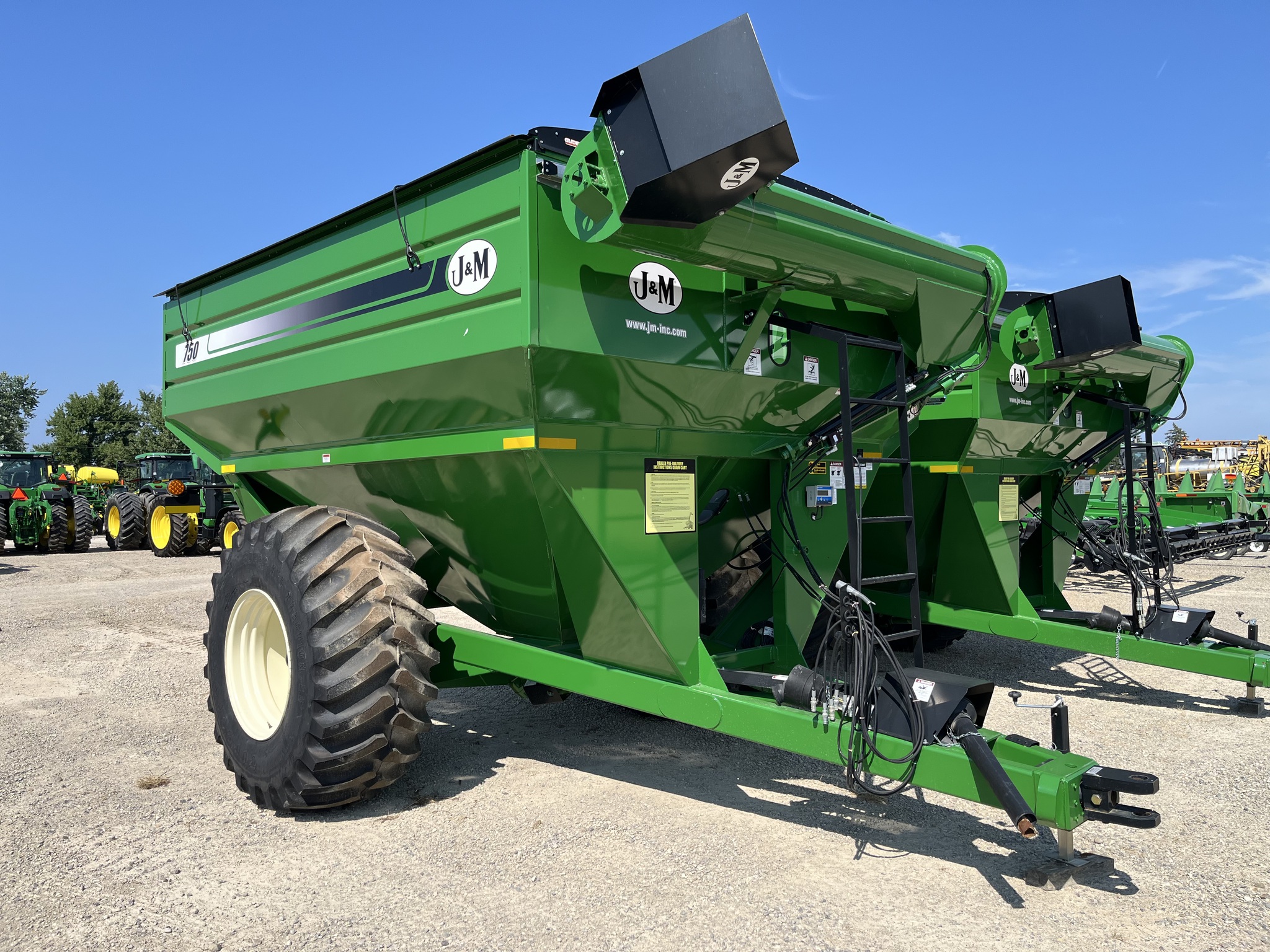 2024 J&M 750-18 Grain Carts