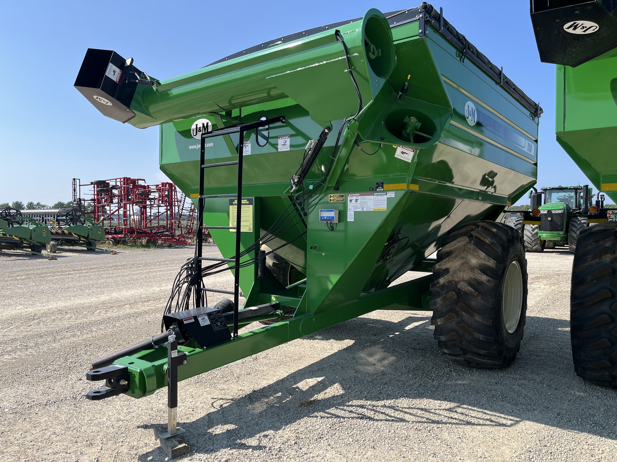 2024 J&M 750-18 Grain Carts