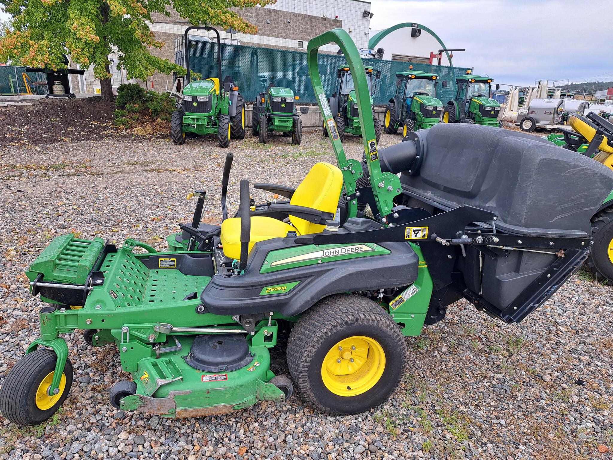 2014 John Deere Z925M Image 1