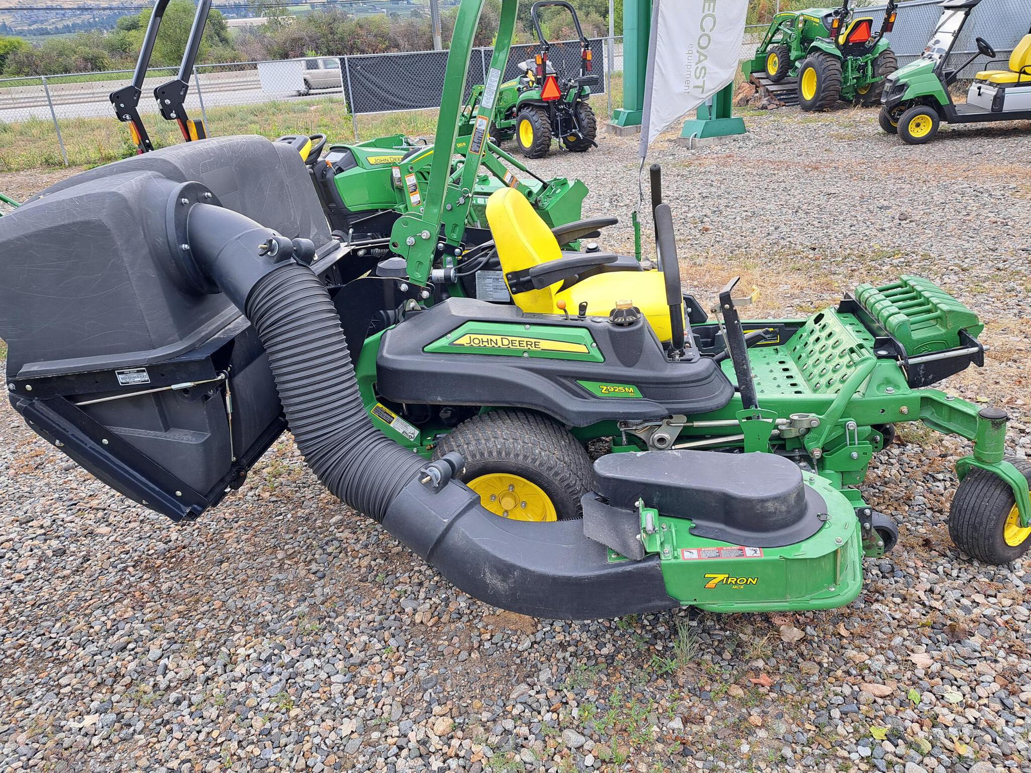 2014 John Deere Z925M Image 2