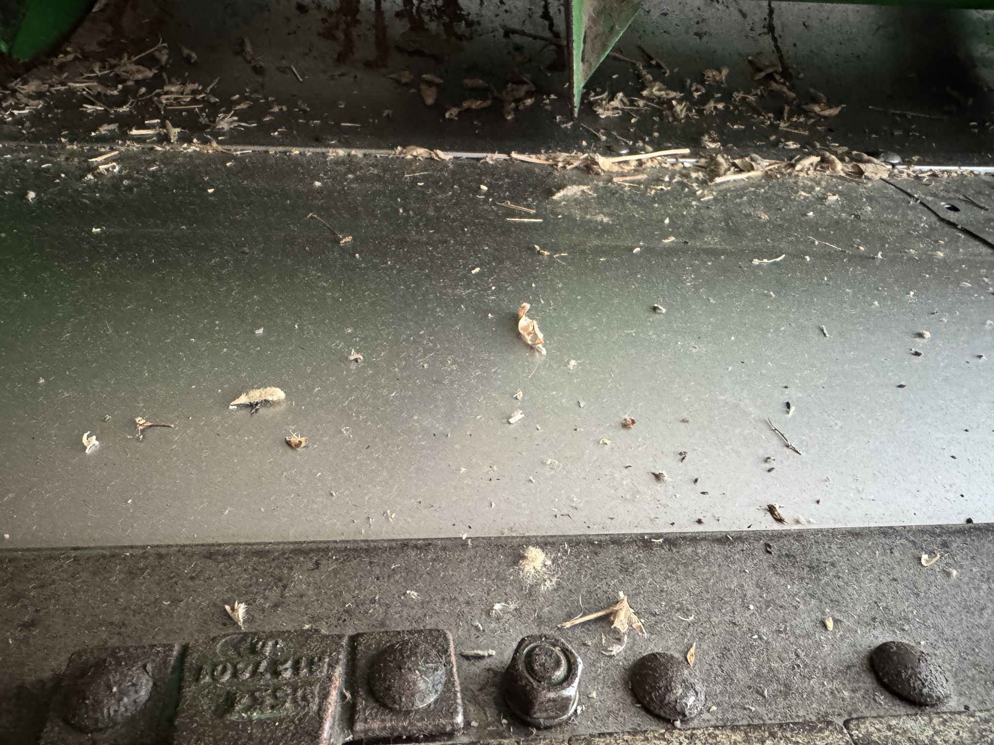 John Deere 220F Image 10