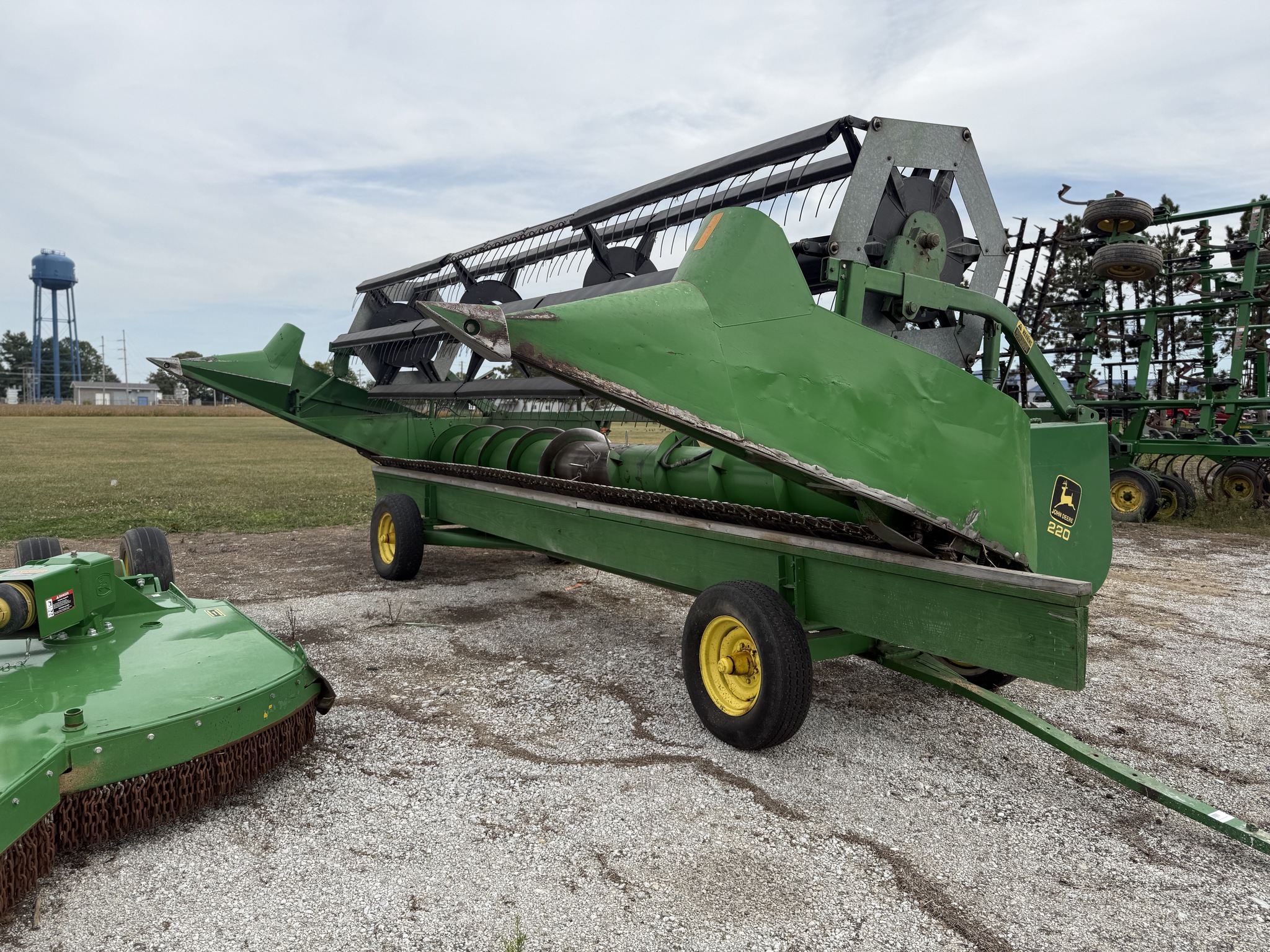 John Deere 220F Image 1