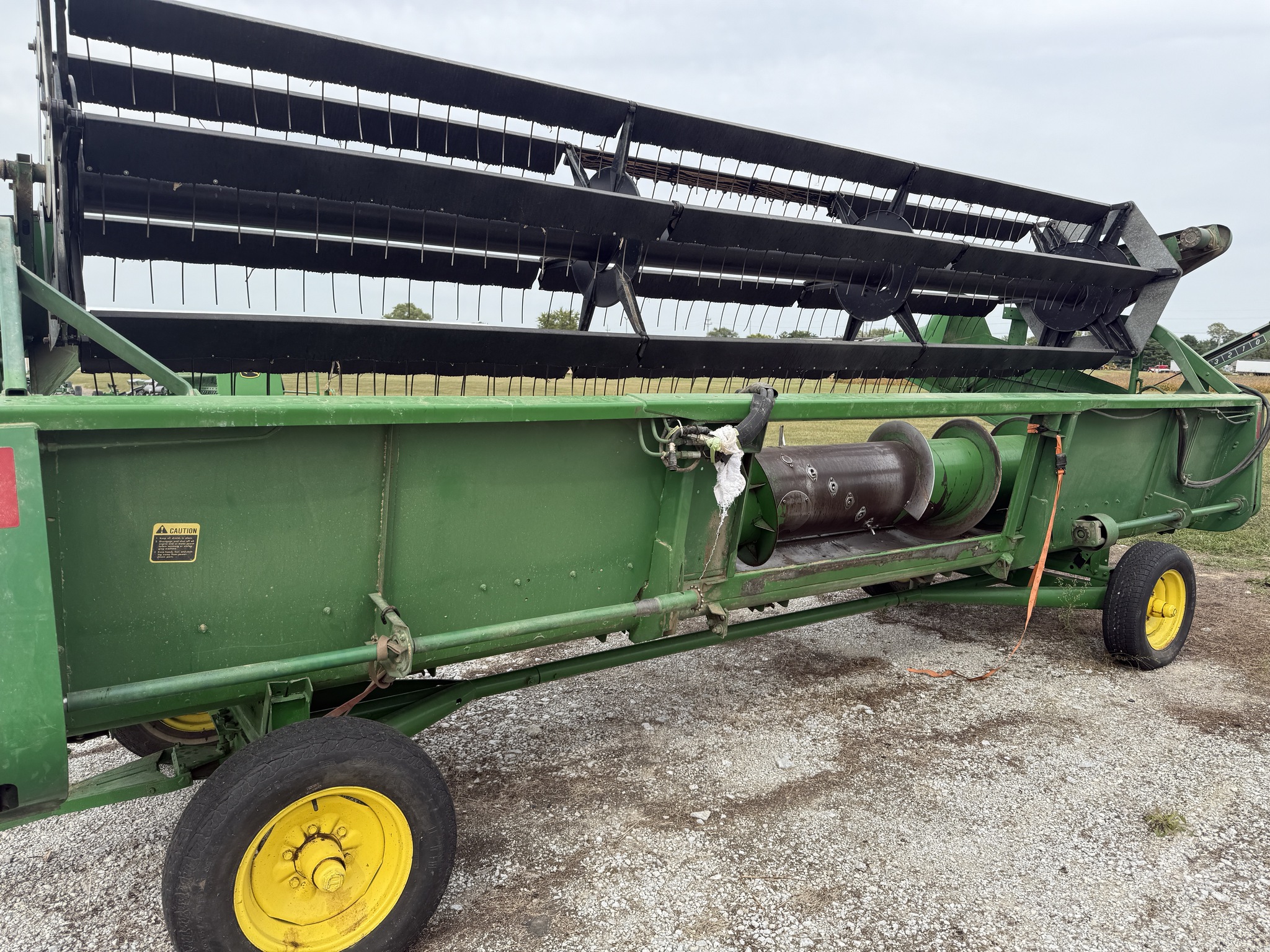 John Deere 220F Image 3