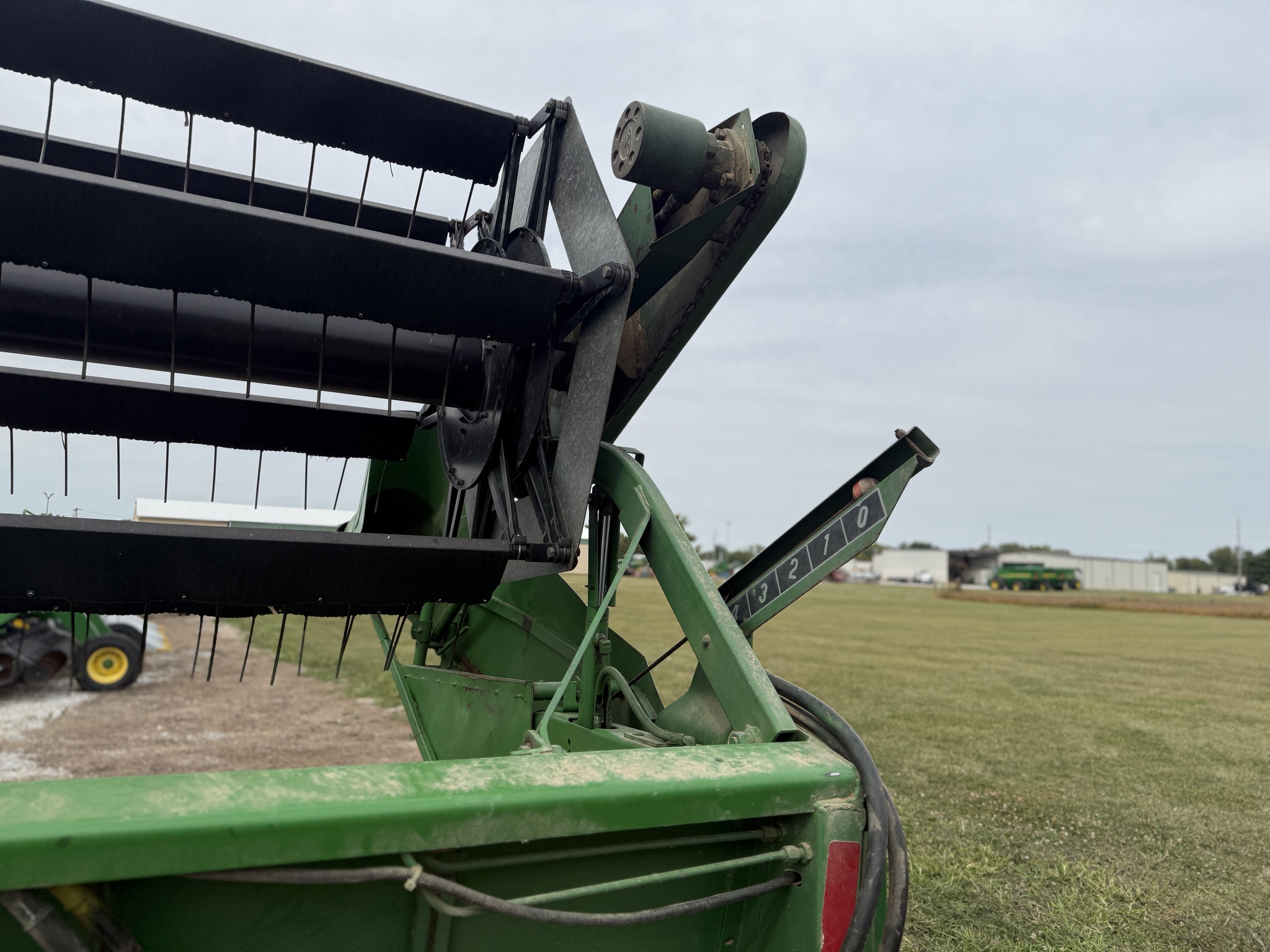 John Deere 220F Image 5