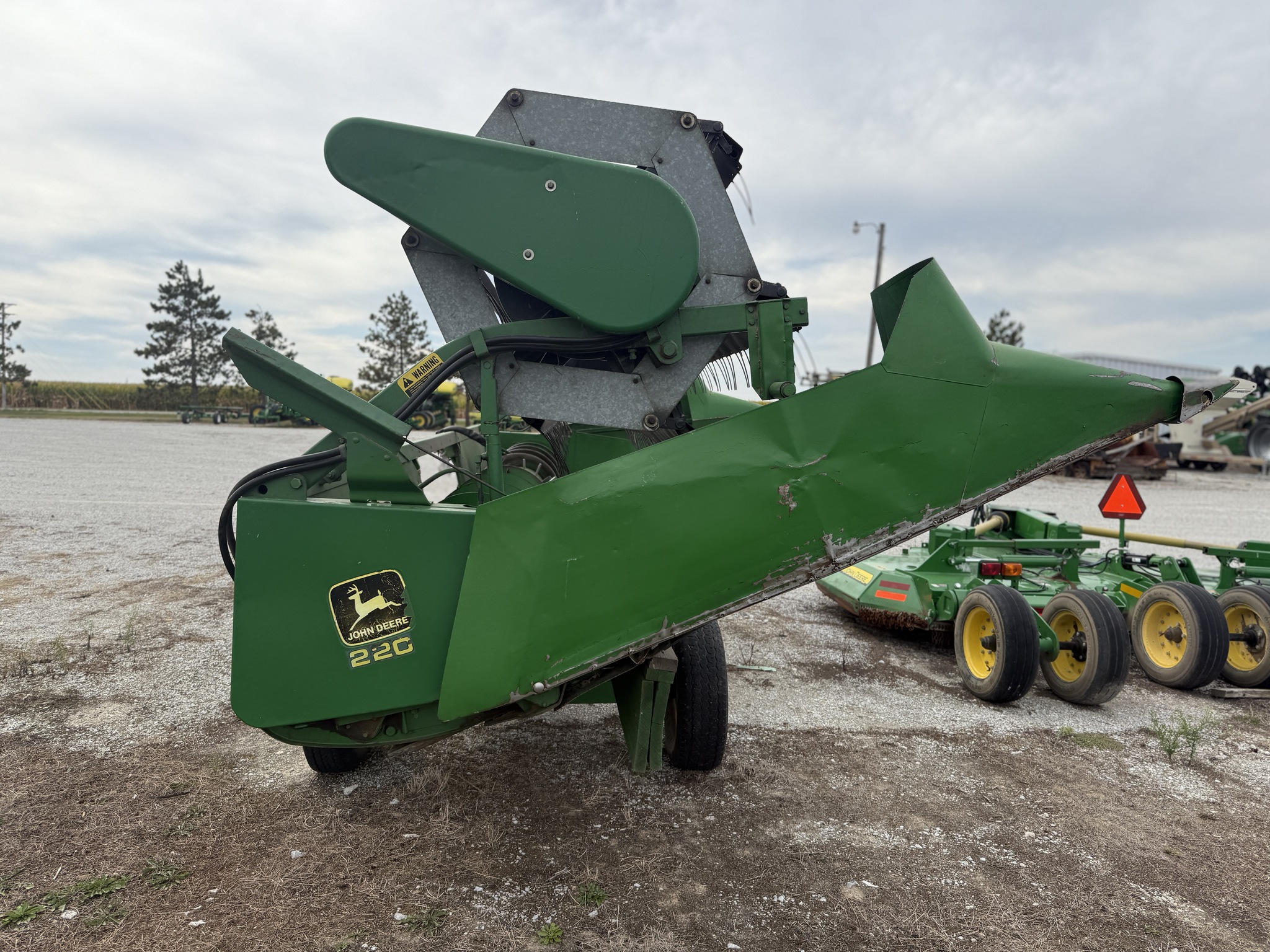 John Deere 220F Image 6
