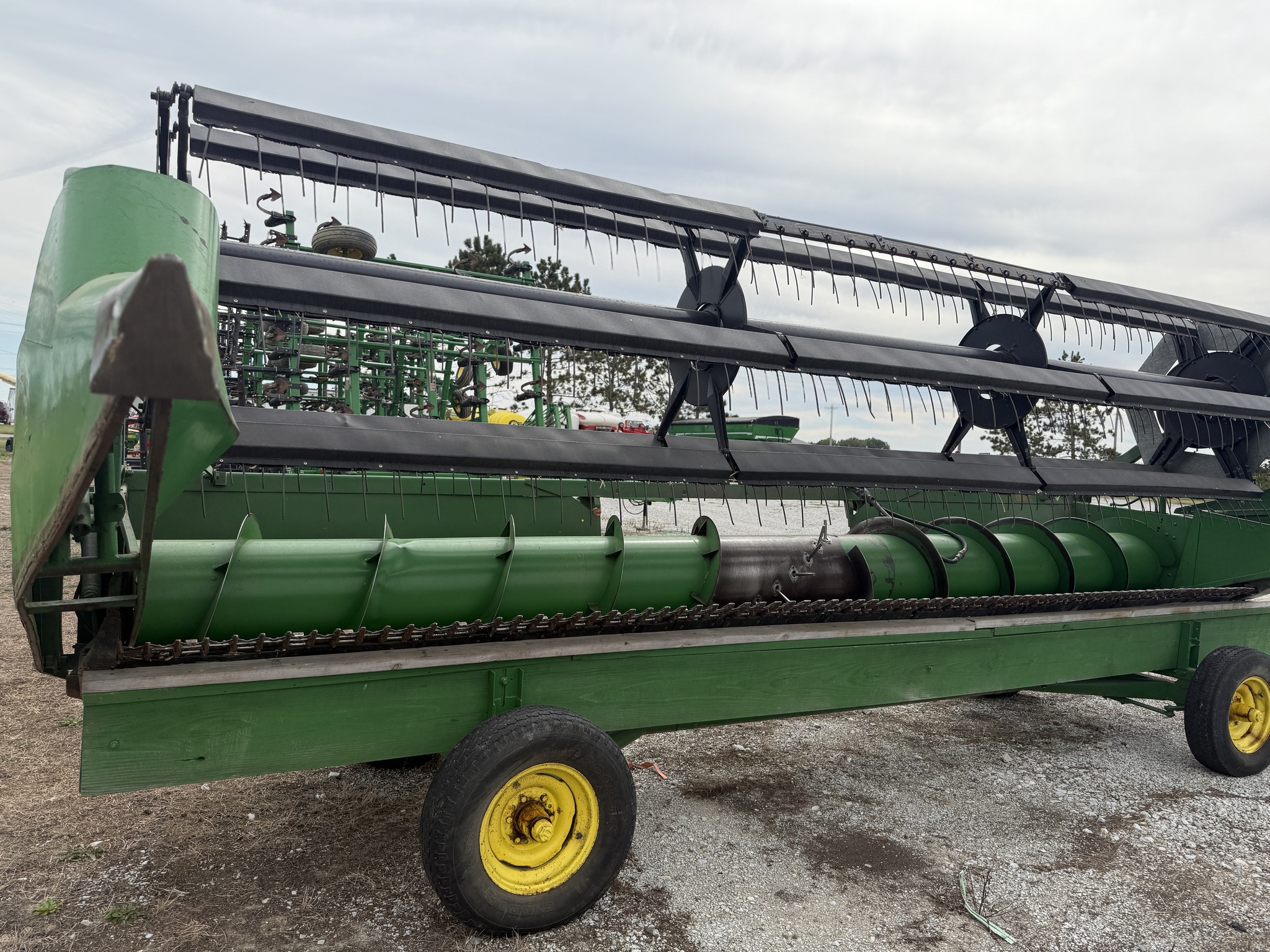 John Deere 220F Image 7