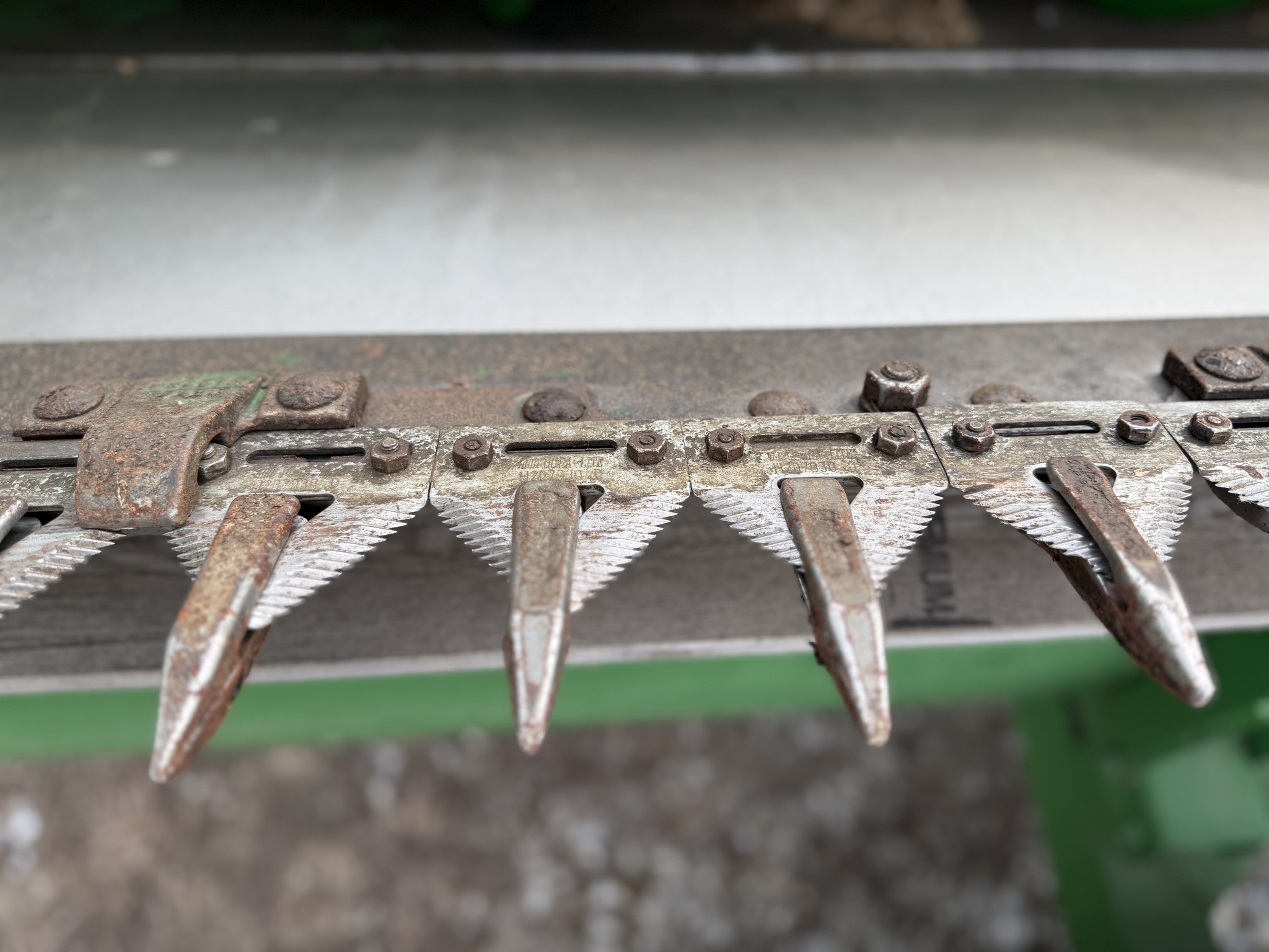 John Deere 220F Image 9