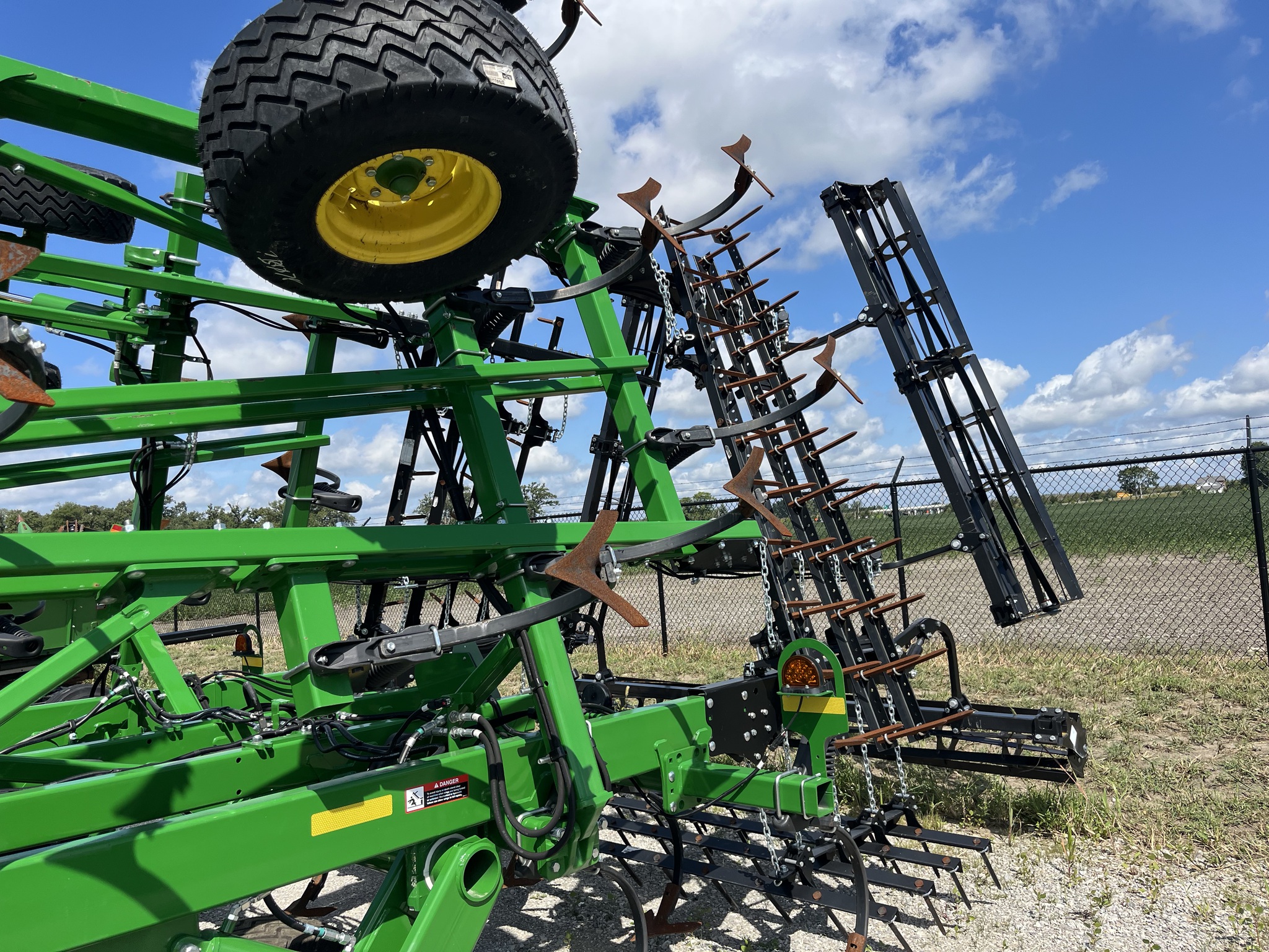 John Deere 2330 Image 4