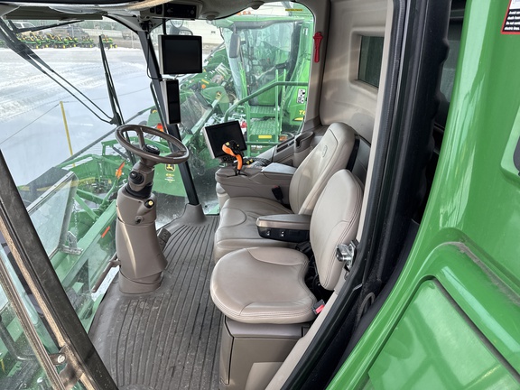 Used 2019 John Deere S780 Combines at Horizon Ag & Turf in Lloydminster, AB - Photo13