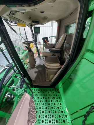 Used 2019 John Deere S780 Combines at Horizon Ag & Turf in Lloydminster, AB - Photo26