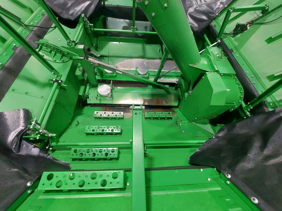 Used 2019 John Deere S780 Combines at Horizon Ag & Turf in Lloydminster, AB - Photo33