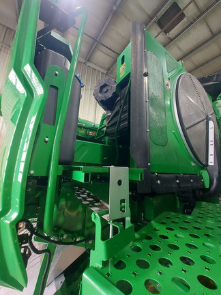 Used 2019 John Deere S780 Combines at Horizon Ag & Turf in Lloydminster, AB - Photo36