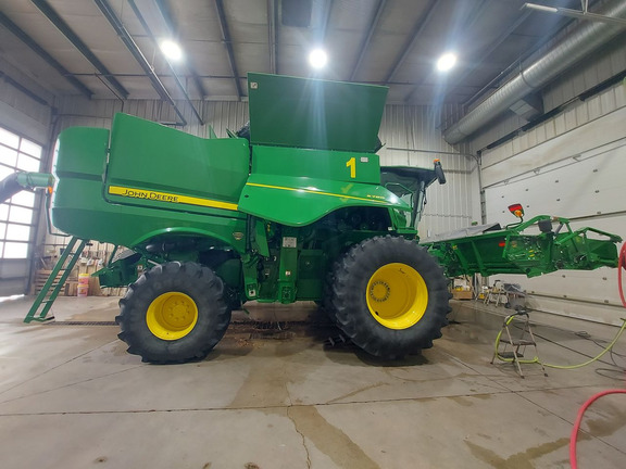 Used 2019 John Deere S780 Combines at Horizon Ag & Turf in Lloydminster, AB - Photo19