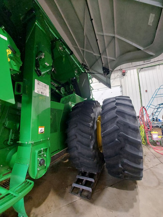 Used 2019 John Deere S780 Combines at Horizon Ag & Turf in Lloydminster, AB - Photo27