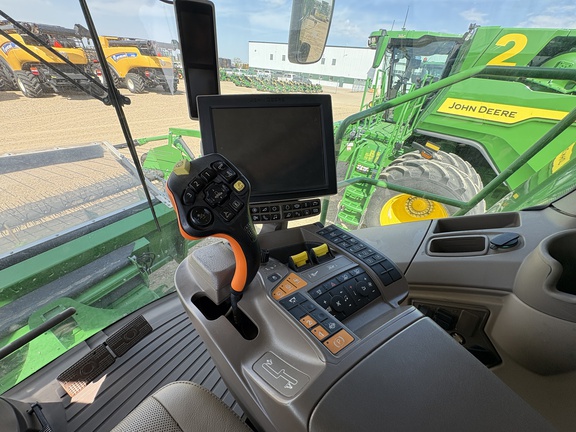 Used 2019 John Deere S780 Combines at Horizon Ag & Turf in Lloydminster, AB - Photo15
