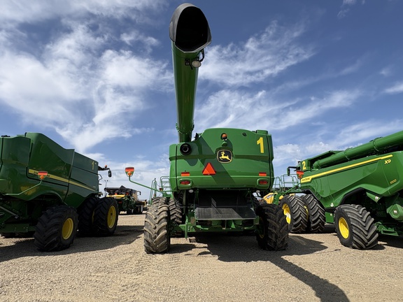 Used 2019 John Deere S780 Combines at Horizon Ag & Turf in Lloydminster, AB - Photo6