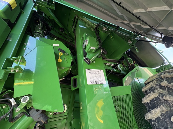 Used 2019 John Deere S780 Combines at Horizon Ag & Turf in Lloydminster, AB - Photo12