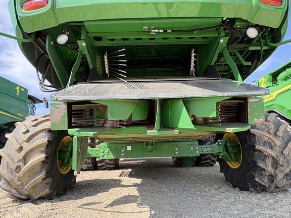 Used 2019 John Deere S780 Combines at Horizon Ag & Turf in Lloydminster, AB - Photo20