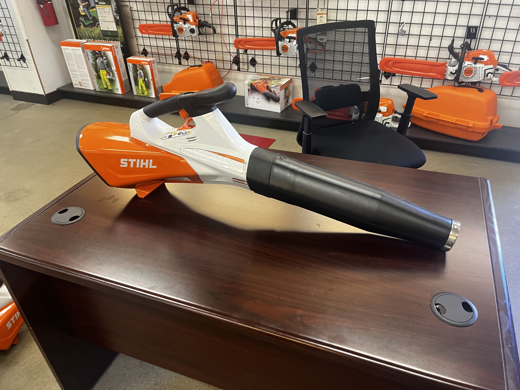 2025 Stihl BGA200 Image 4