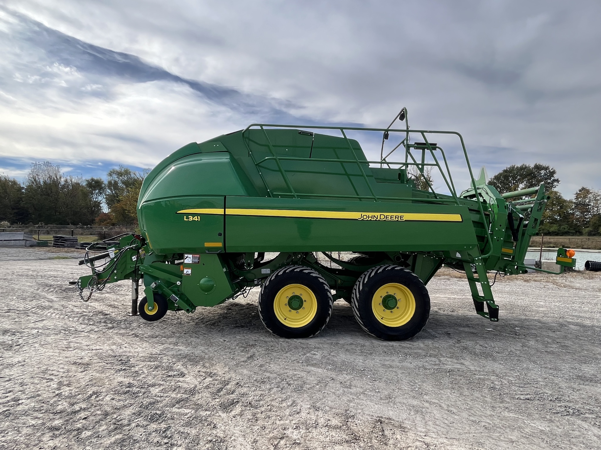  2022 John Deere L341 at Heritage Tractor in Pittsburg, KS