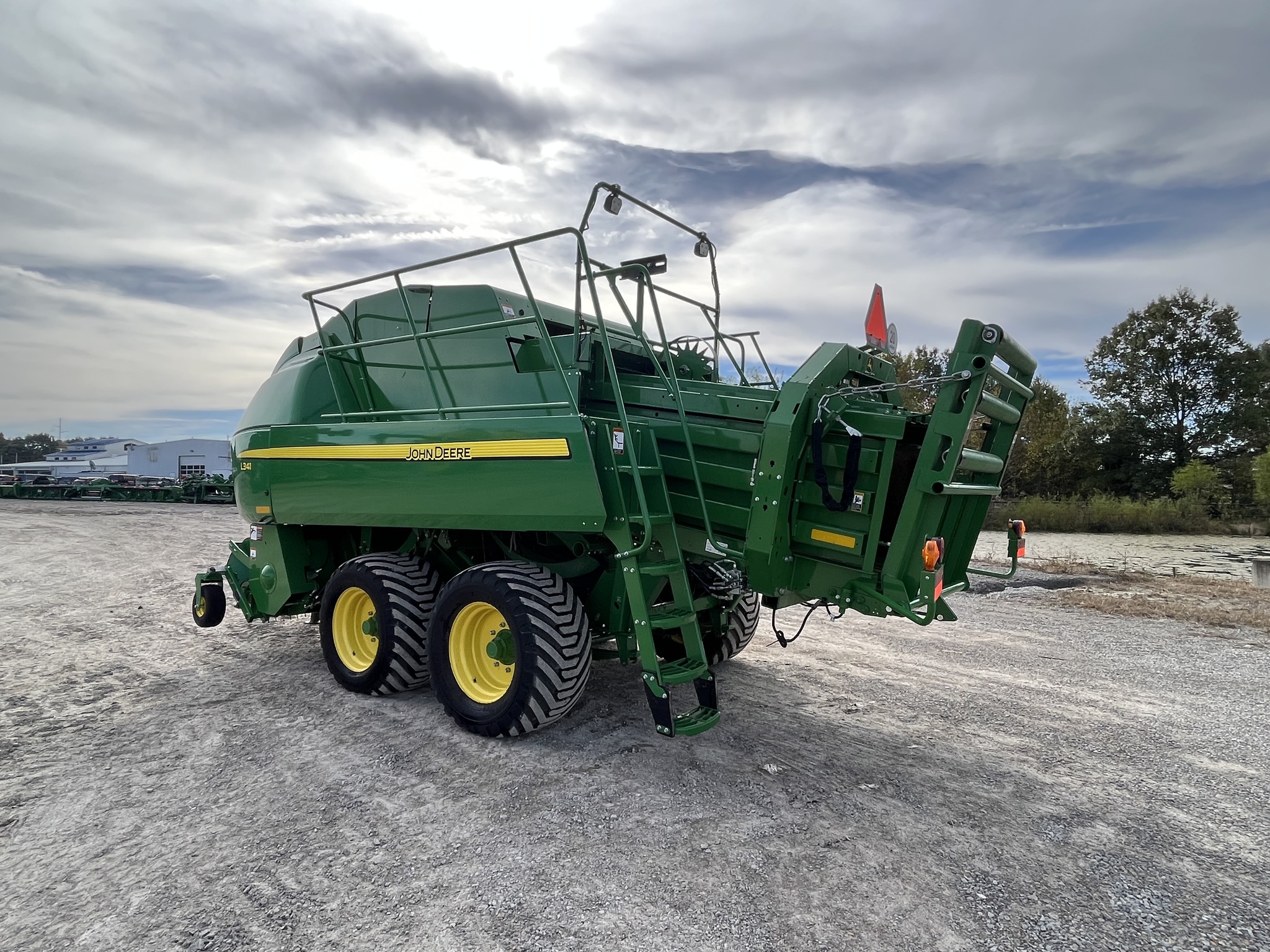  2022 John Deere L341 at Heritage Tractor in Pittsburg, KS