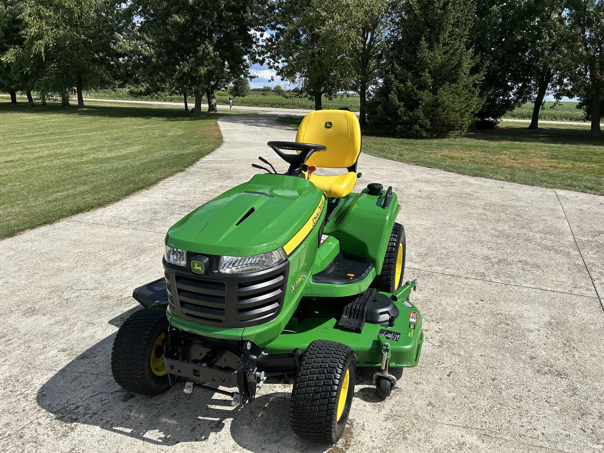 2023 John Deere X730 Image 2