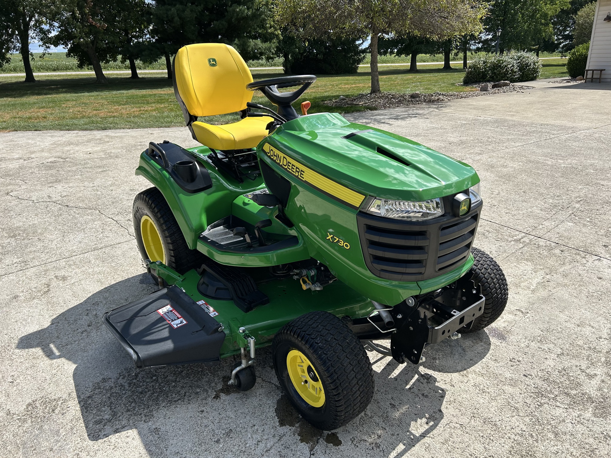 2023 John Deere X730 Image 3