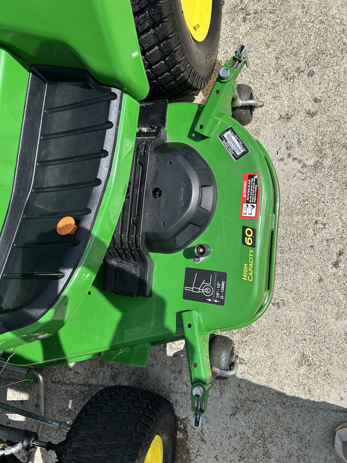 2023 John Deere X730 Image 6