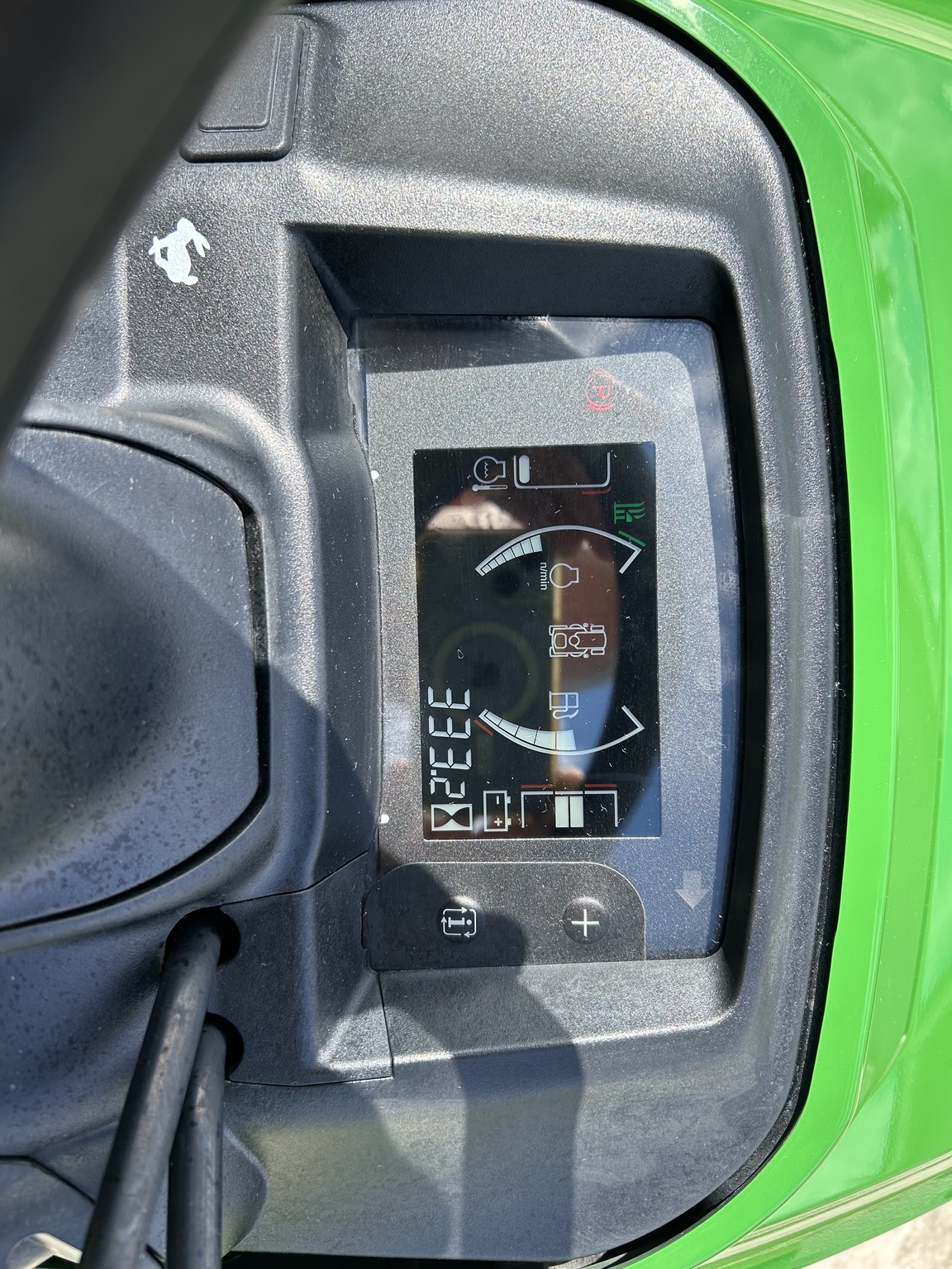 2023 John Deere X730 Image 7