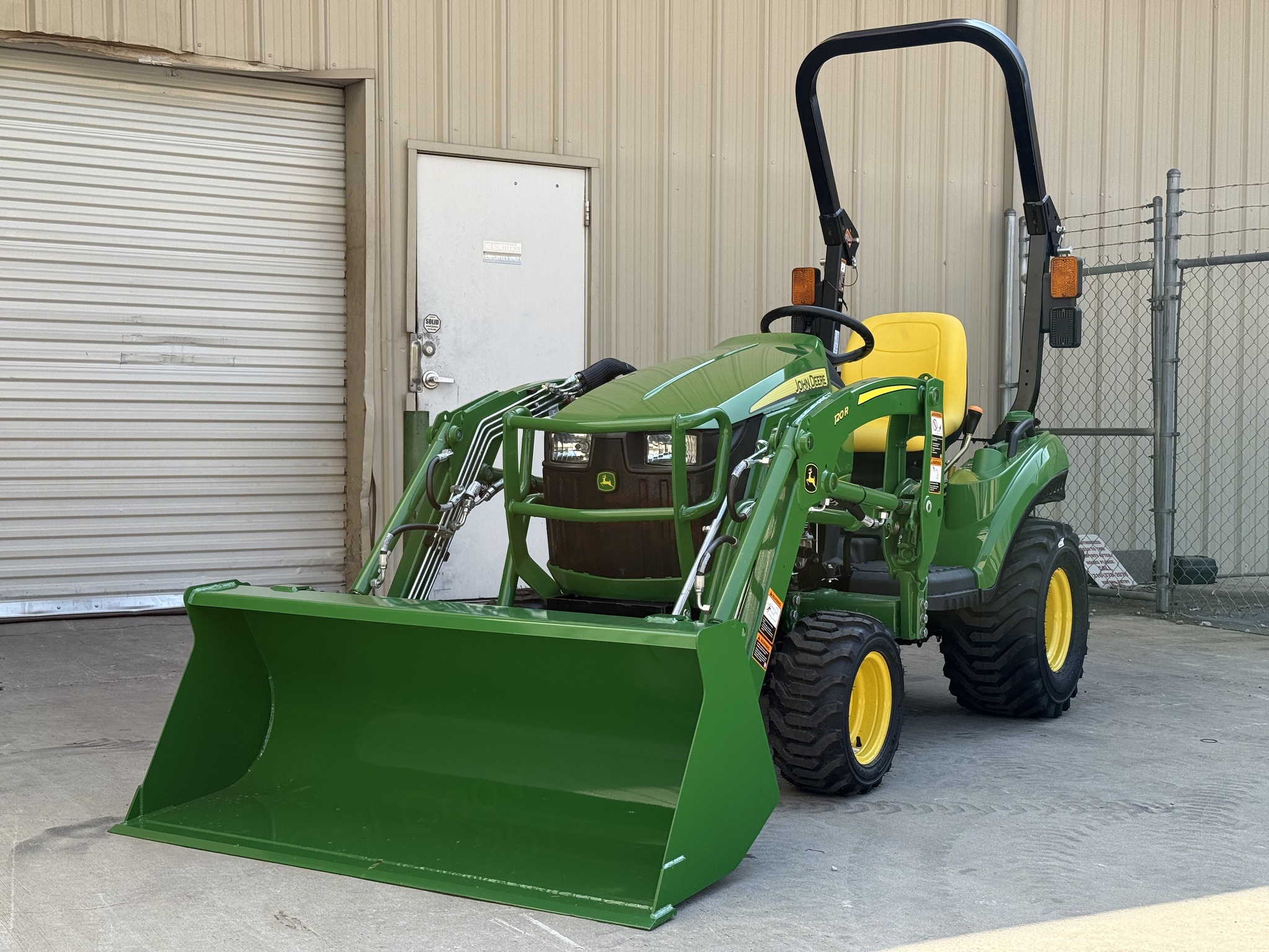 2025 John Deere 1023E Image 2