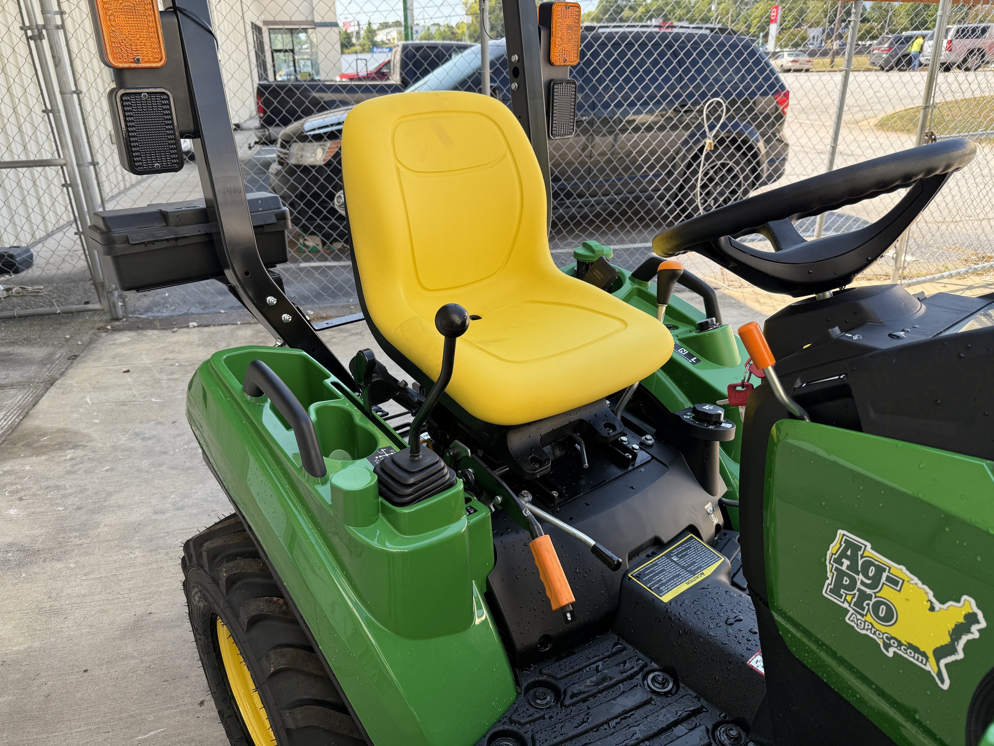 2025 John Deere 1023E Image 8