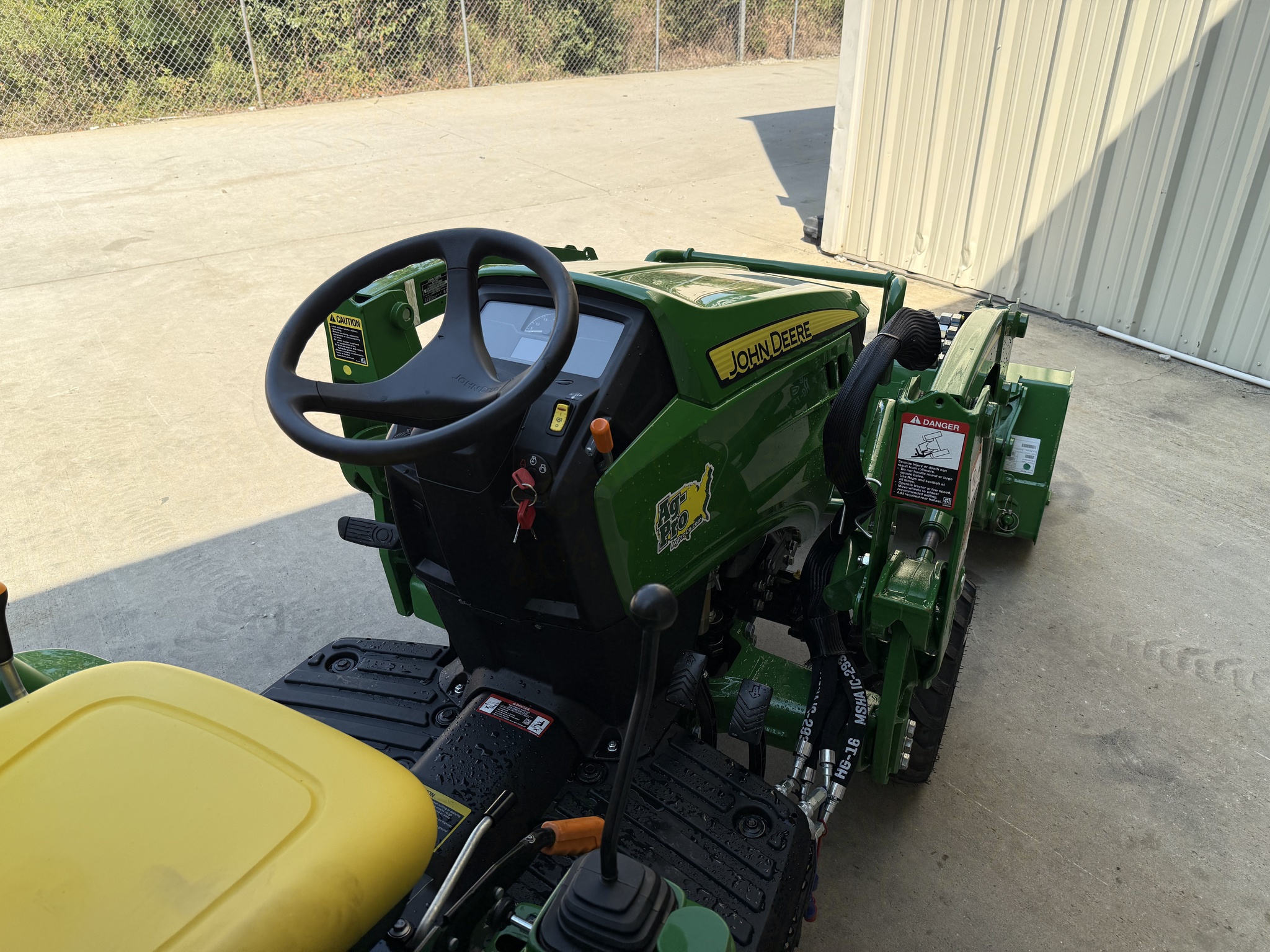 2025 John Deere 1023E Image 11
