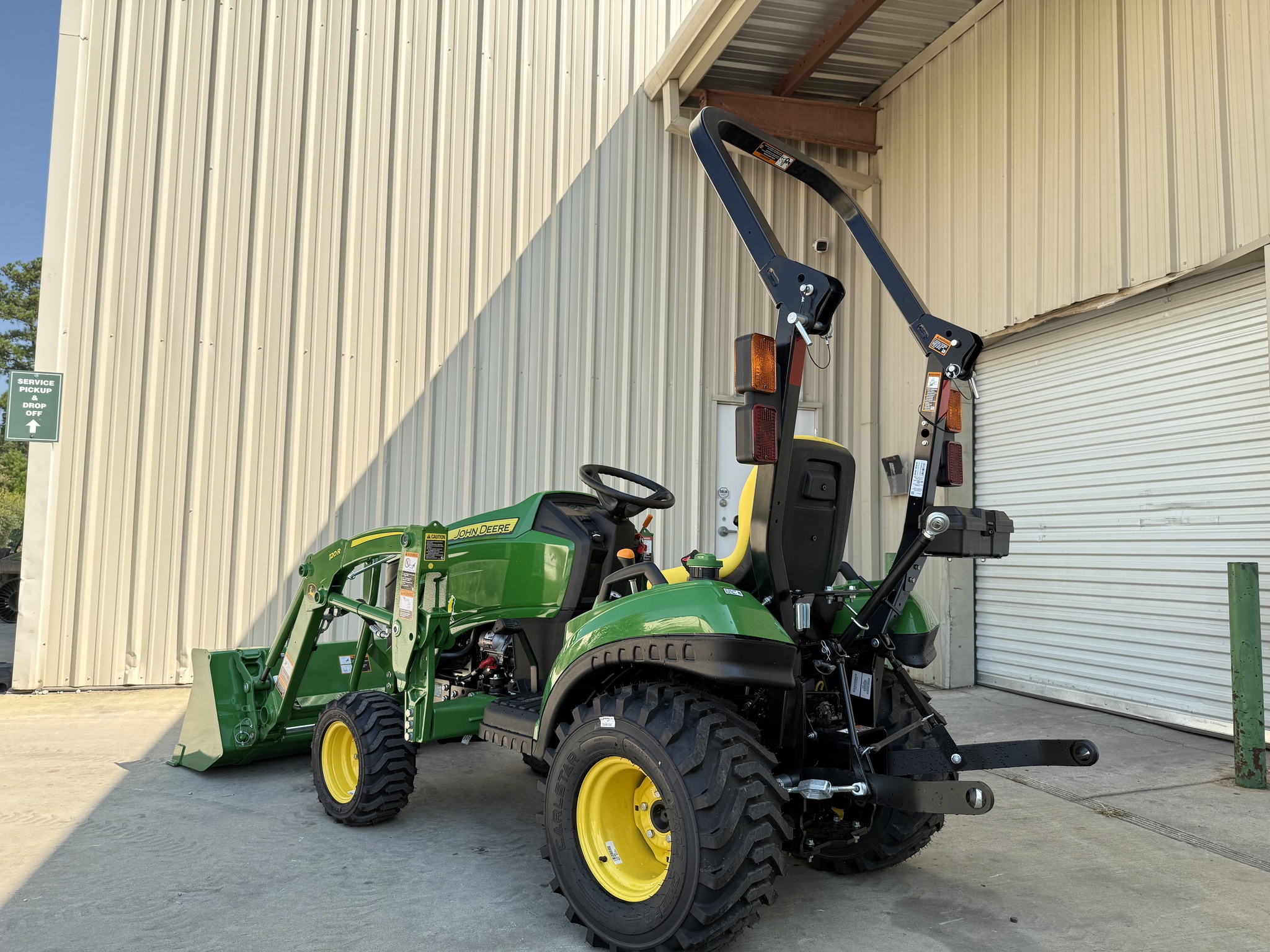 2025 John Deere 1023E Image 5