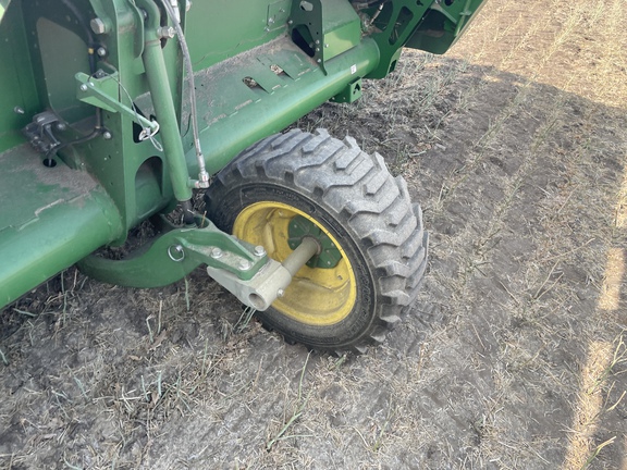 Used 2022 John Deere HD45R Combine Platforms at Horizon Ag & Turf in Vermilion, AB - Photo2