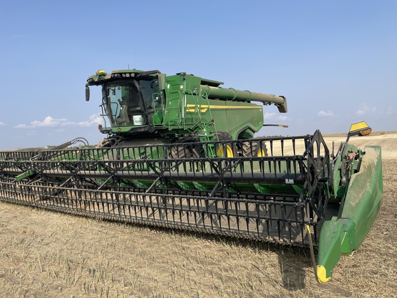 Used 2022 John Deere HD45R Combine Platforms at Horizon Ag & Turf in Vermilion, AB - Photo3
