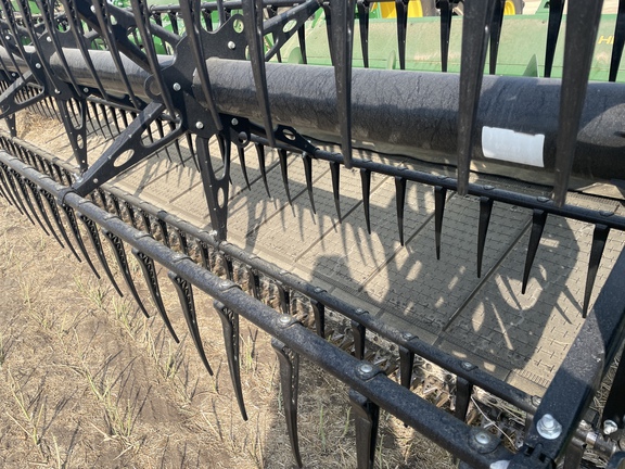 Used 2022 John Deere HD45R Combine Platforms at Horizon Ag & Turf in Vermilion, AB - Photo5