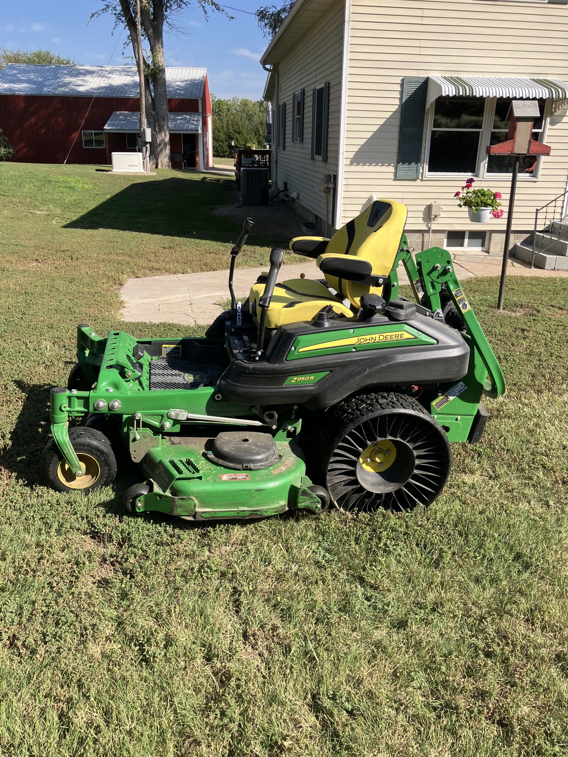 2022 John Deere Z950R Image 1
