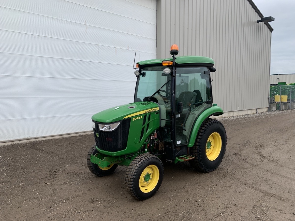 2021 John Deere 3046R Image 1
