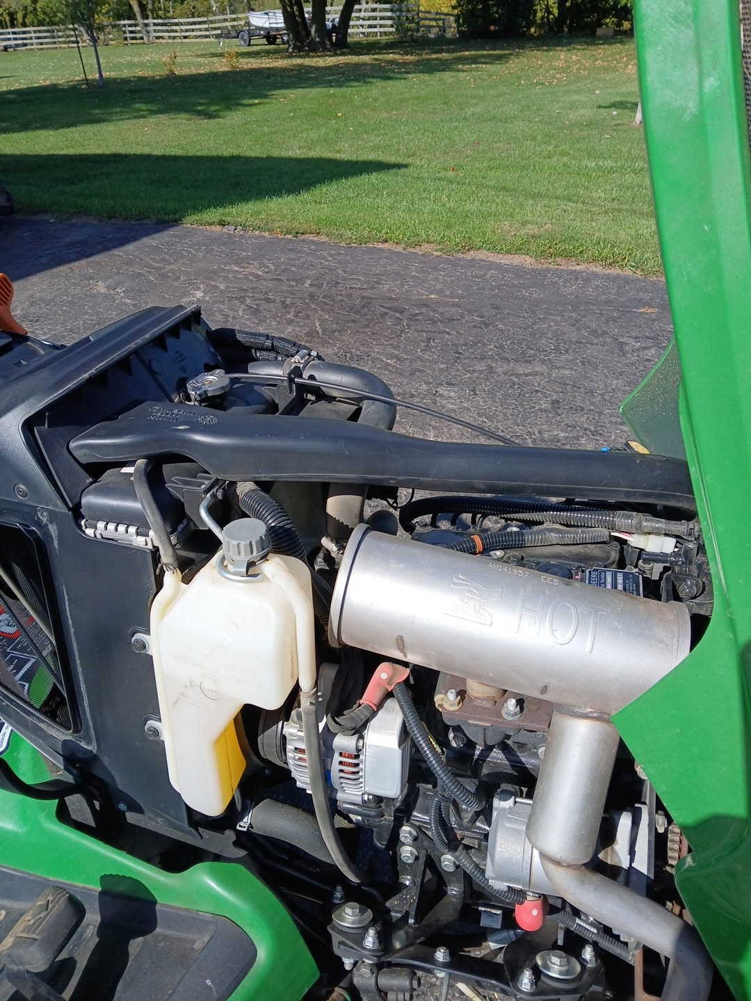 2022 John Deere X758 Image 4