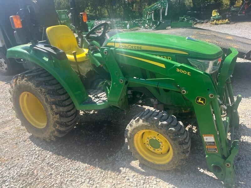 2019 John Deere 3043D Image 2