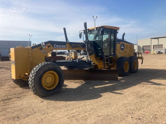 Photo of a 2023 John Deere 772G