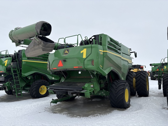 Used 2025 John Deere X9 1000 Combines at Horizon Ag & Turf in Lloydminster, AB - Photo4
