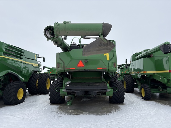 Used 2025 John Deere X9 1000 Combines at Horizon Ag & Turf in Lloydminster, AB - Photo5