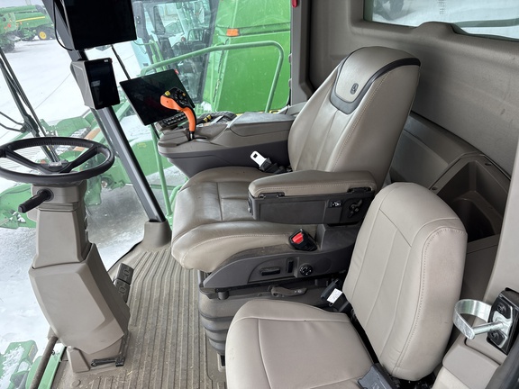 Used 2025 John Deere X9 1000 Combines at Horizon Ag & Turf in Lloydminster, AB - Photo14