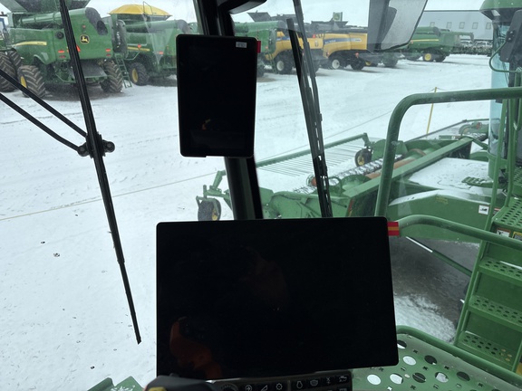 Used 2025 John Deere X9 1000 Combines at Horizon Ag & Turf in Lloydminster, AB - Photo16