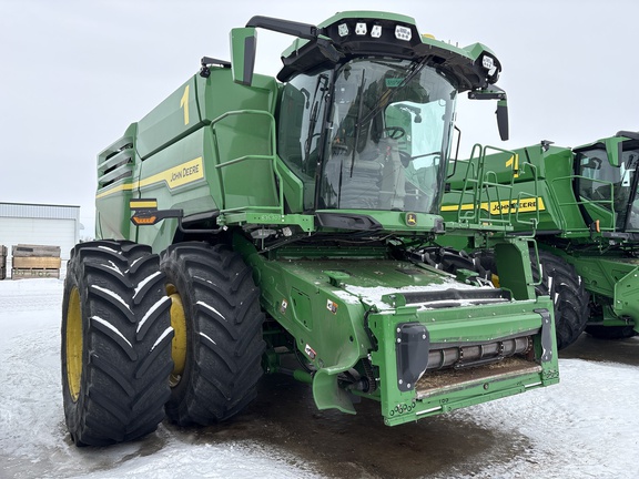 Used 2025 John Deere X9 1000 Combines at Horizon Ag & Turf in Lloydminster, AB - Photo3